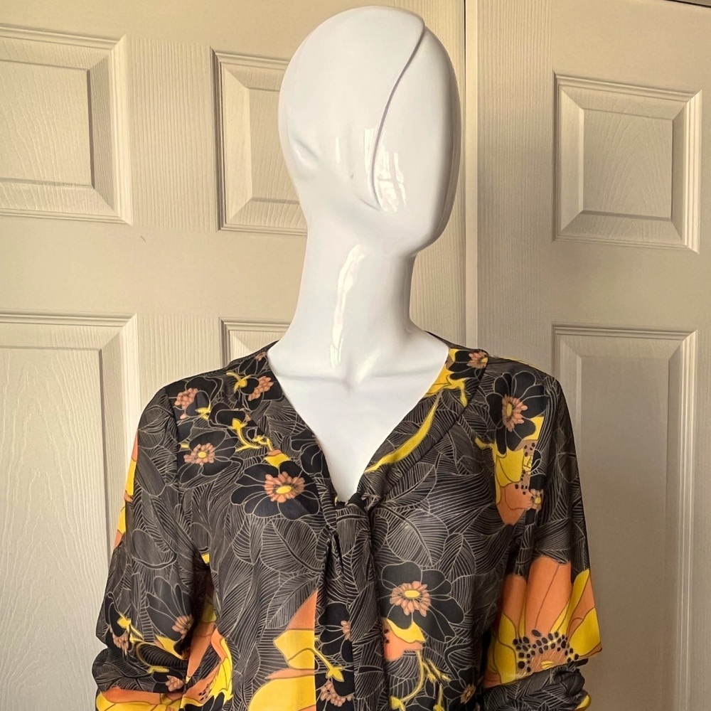 tmx studio - women’s blouse (Size S)